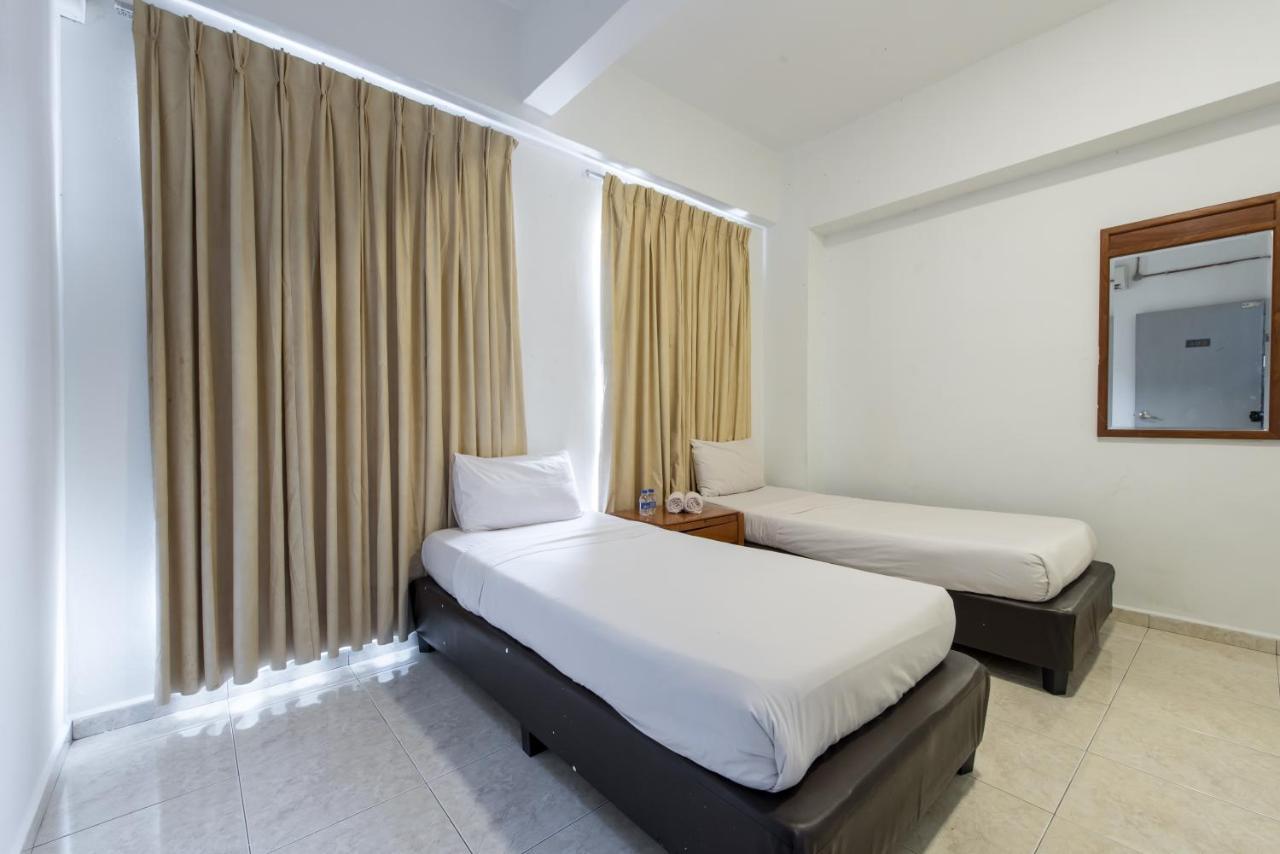 Hollitel Hotel Malacca Екстериор снимка